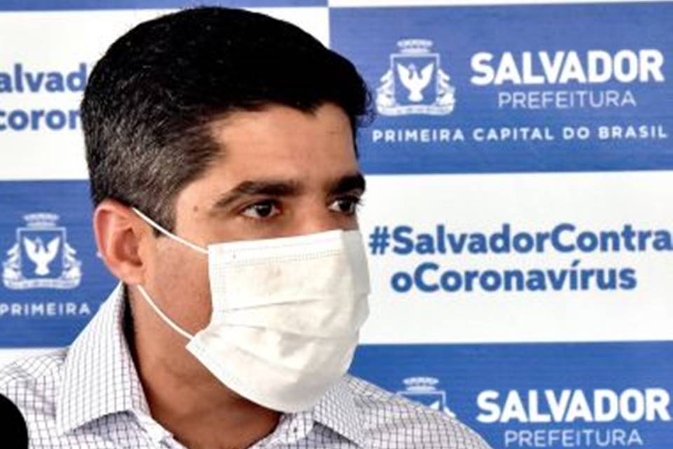 ACM Neto com máscara de proteção