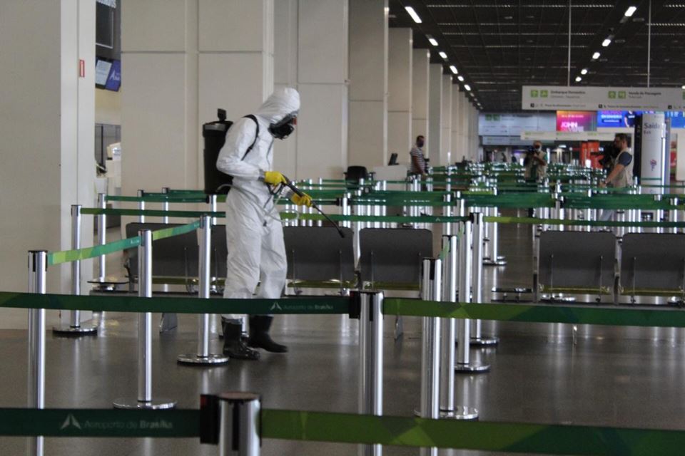 Limpeza do Aeroporto Internacional de Brasília