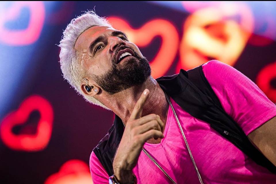Latino em show
