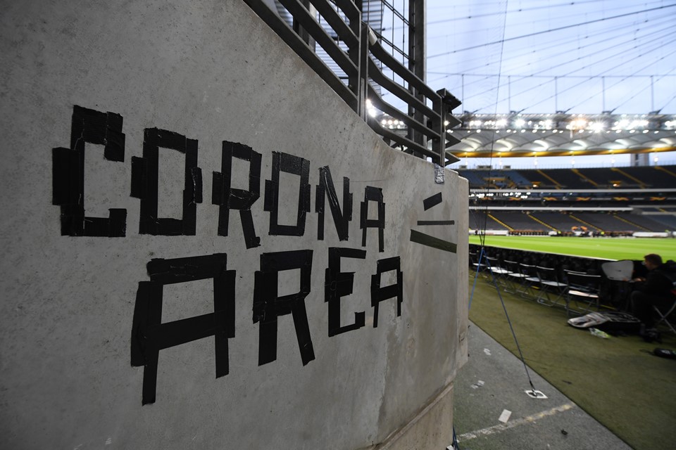 Estádio na Alemanha com portões fechados