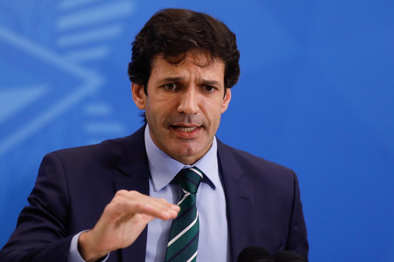 Ministro do turismo Marcelo Álvaro durante coletiva