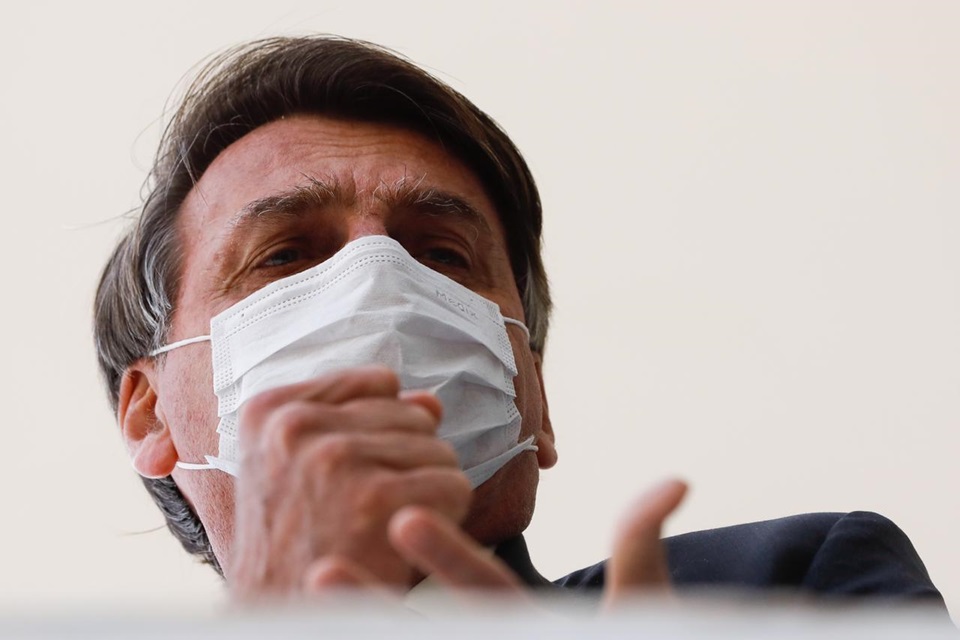 jair Bolsonaro gesticula ao falar do vídeo da reunião ministerial de 22 de abril