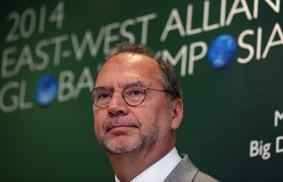 Médico Peter Piot