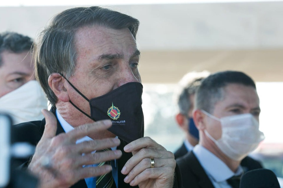 Jair Bolsonaro pede fim do isolamento