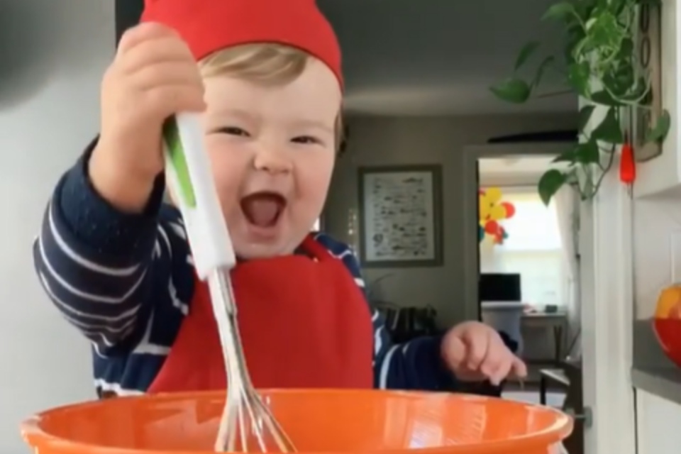 Kobe Wian, o bebê que faz sucesso na internet em vídeos de receitas