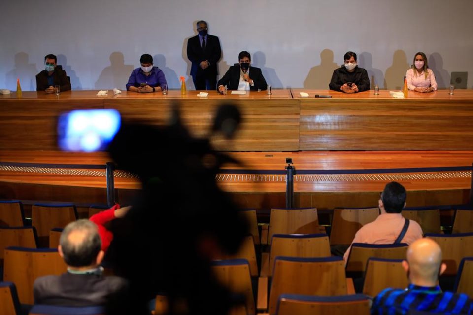 de-máscara-deputados-distritais-concedem-coletiva-na-clddf