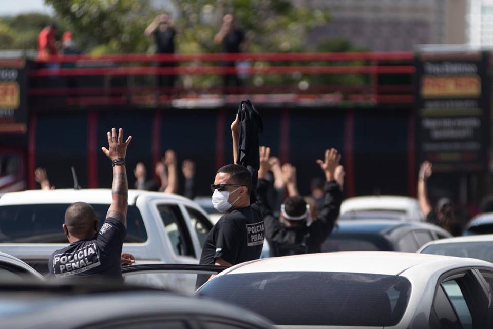 Policiais penais fazendo manifestação