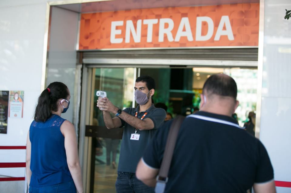 reabertura de shoppings