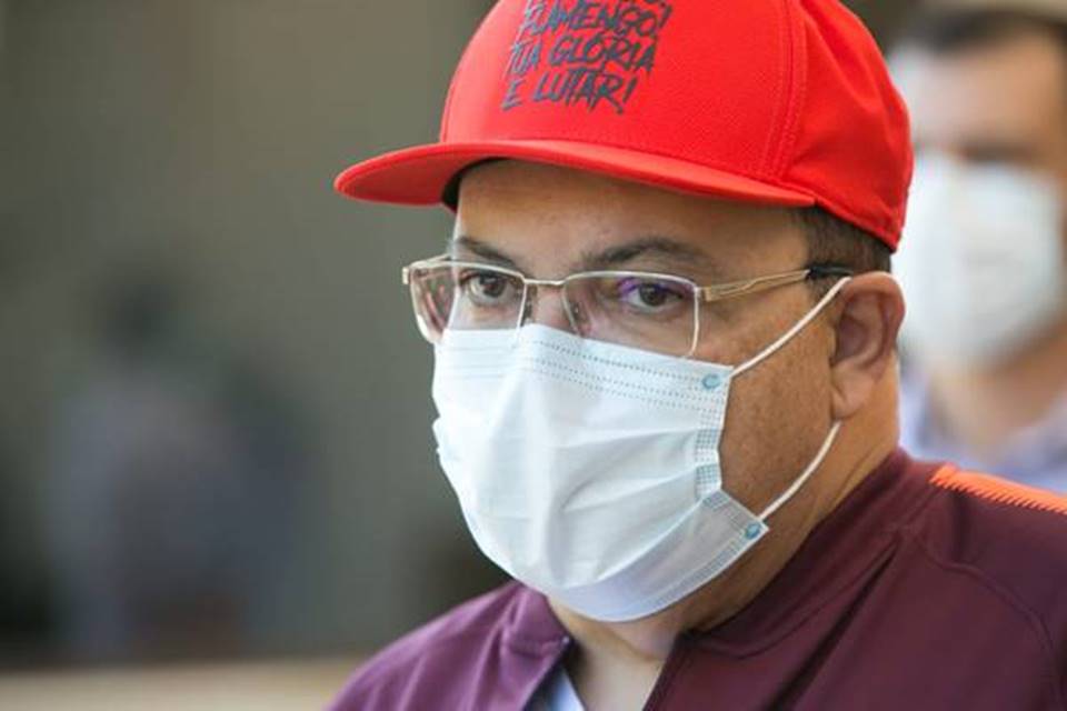 Governador Ibaneis Rocha fala com a imprensa após receber alta do hospital