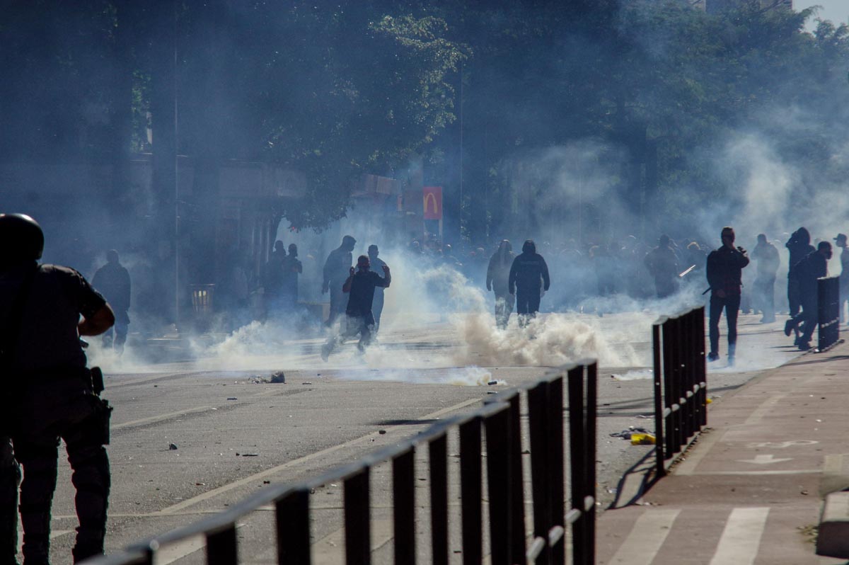 manifestantes entram em confronto com a polícia em SP