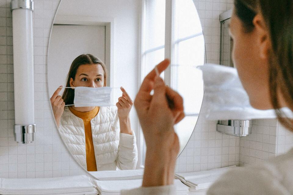 mascara no espelho