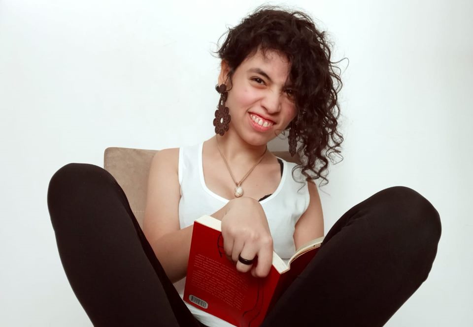 Clara marinho, paralisia cerebral, letras, UnB, escritora, poesia
