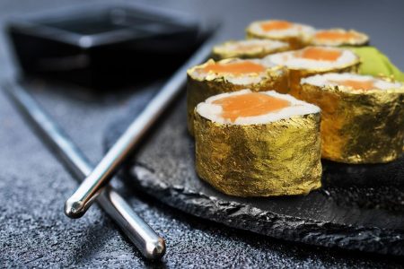 Sushi com camada de ouro