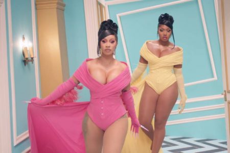 Cardi B no clipe Wap