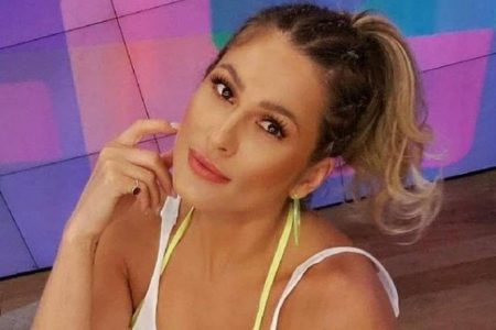 Lívia Andrade no programa da maisa