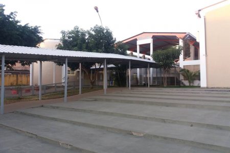 Faixada de escola pública