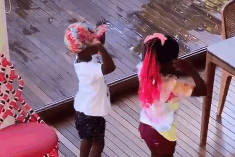 Titi e Bless dançando