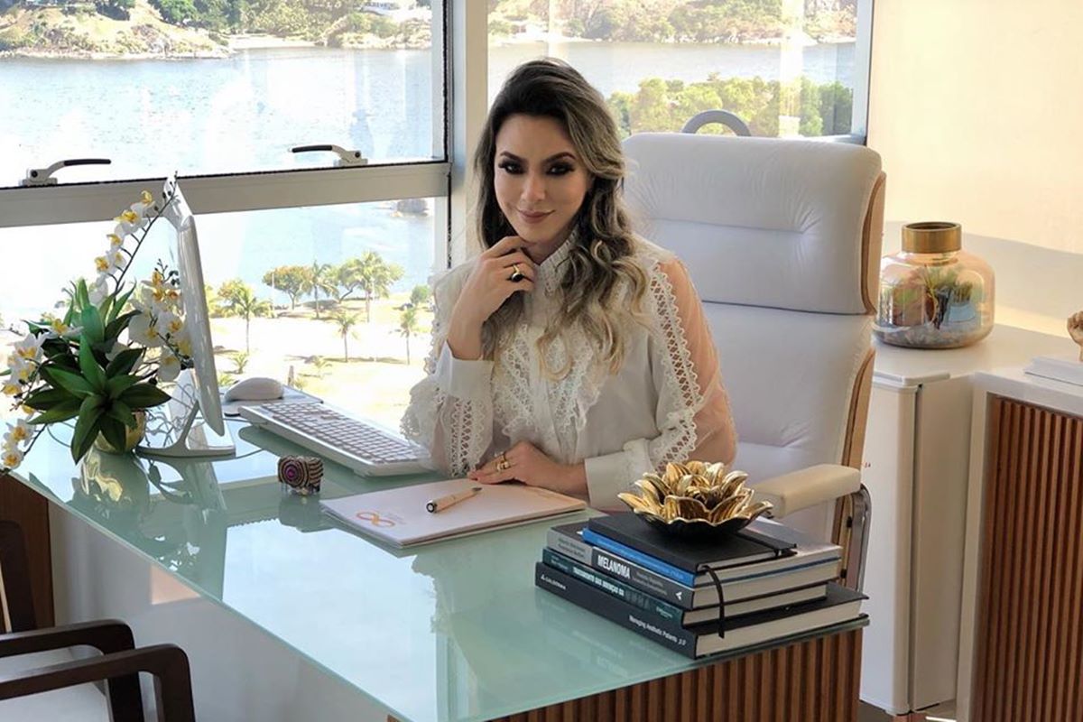 Dermatologista Karla Lessa