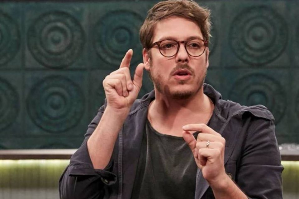 Fabio Porchat durante o Que História É Éssa, Porchat? - Metrópoles