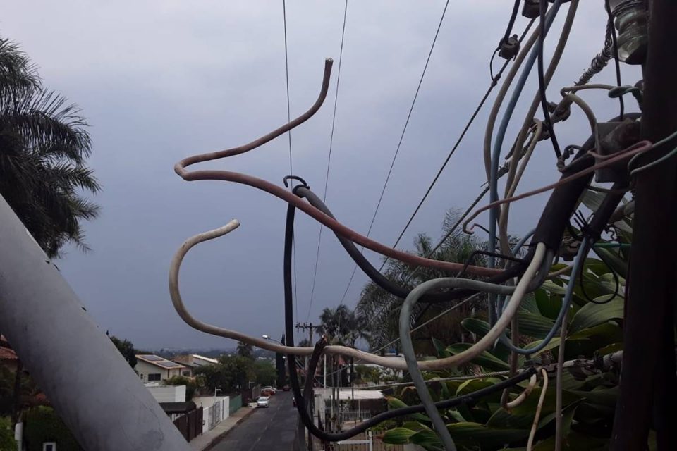 "Gato" para ligar energia na mansão da QI 18 do Lago Sul