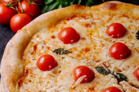 Pizza de massa de frango