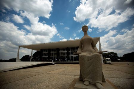 O Supremo Tribunal Federal (STF) julga antecipação para as eleições de 2020 da divisão igualitária dos recursos e tempo de TV e rádio entre candidatos negros e brancos