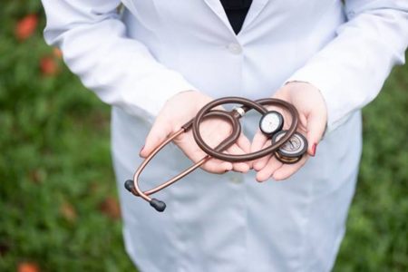 Universidades-antecipam-formatura-de-alunos-de-Medicina-2