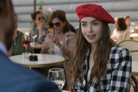 Trecho da série Emily in Paris, da Netflix