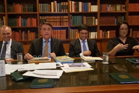 Bolsonaro faz live