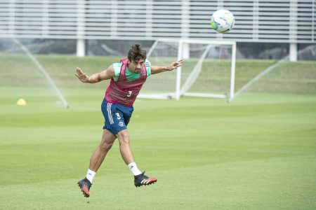 Rodrigo Caio em treino do Flamengo