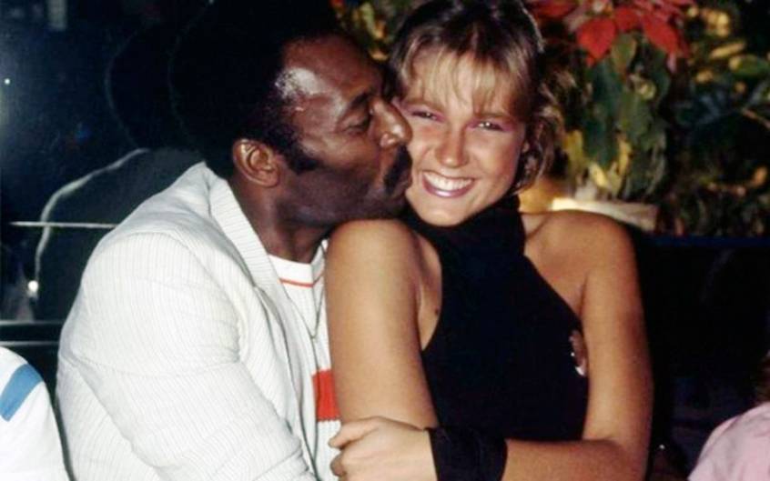 Foto colorida de Pelé e Xuxa - Metrópoles