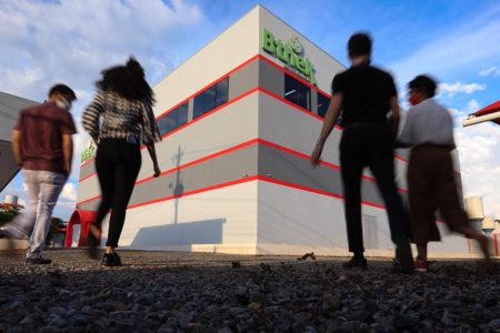 Fábrica de medicamentos onde a vacina russa contra Covid-19 será fabricada no DF