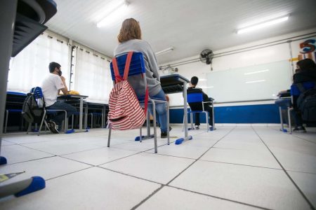 Retorno das aulas do ensino médio no estado de São Paulo. Escola Estadual Professor Milton da Silva Rodrigues, no bairro Freguesia do Ó