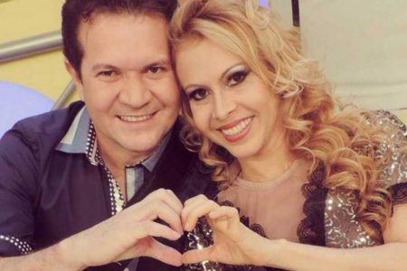 Chimbinha e Joelma fazendo coração - Metrópoles