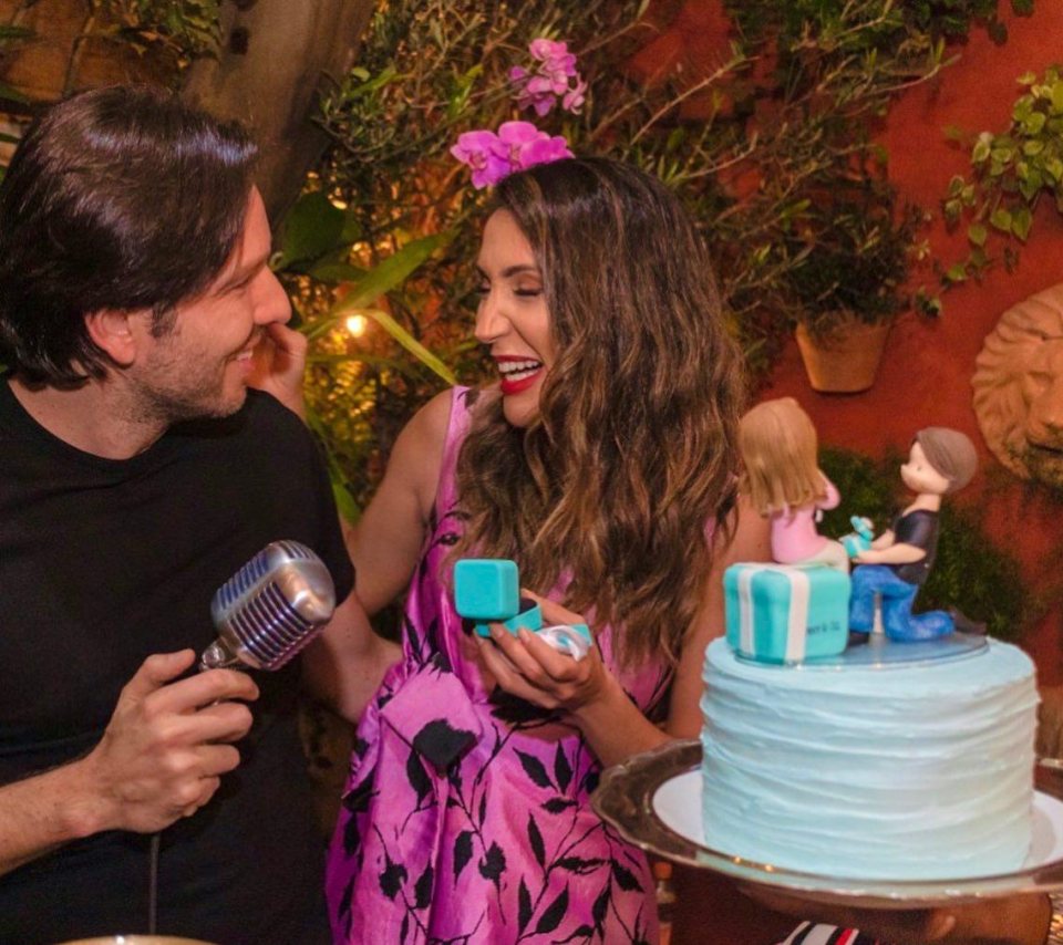 Médica Mari Correa é surpreendida com pedido de casamento