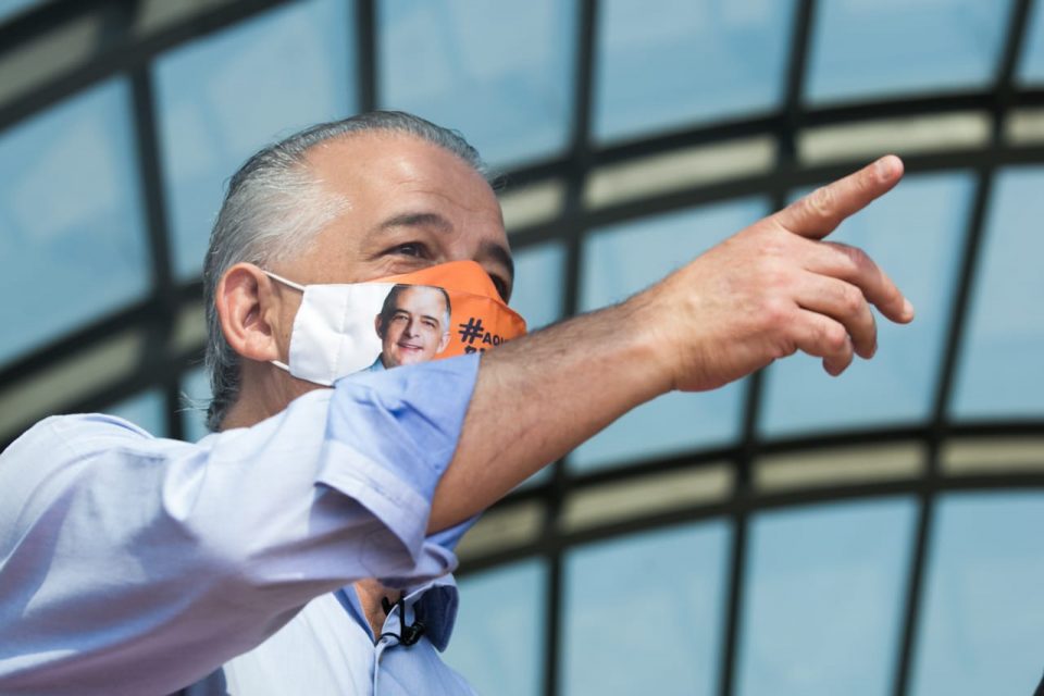 O candidato à prefeitura de São Paulo, Márcio França, se encontra com cadeirantes na estação de metrô AACD e fala sobre inclusão. Foto: Rafaela Felicciano/Metrópoles