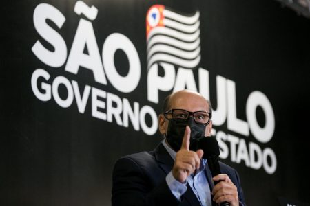 Dimas Covas, presidente ButantanColetiva de imprensa sobre a decisão da Anvisa de suspender os testes com a Coronavac