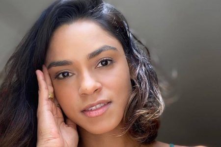 Foto colorida de Lucy Alves
