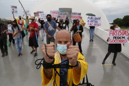 Artistas protestam em Brasília