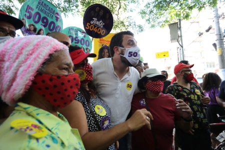 Guilherme Boulos em campanha na paulista em são paulo