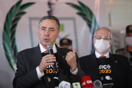 Presidente TSE Roberto Barroso e vice-presidente Edson Fachinvisita as demonstrações de novas tecnologias para o voto do projeto Eleições do Futuro