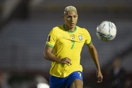 Richarlison com a camisa 7 do Brasil