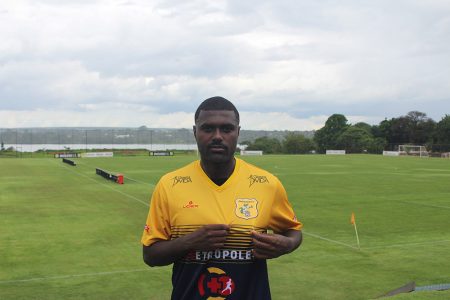Iago, novo lateral esquerdo do Brasiliense