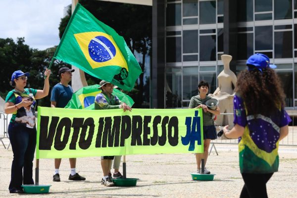 Protesto movimento família patriota a favor do voto impresso brasilia