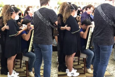 Zezé Di Camargo é consolado por familiares