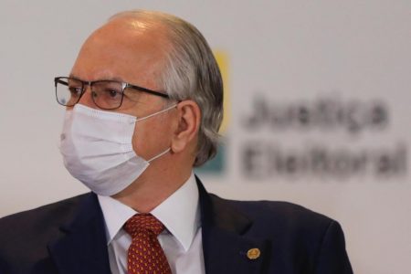 coletiva de imprensa e epuracao dos votos no TSE com o ministro Luiz Roberto Barroso 15