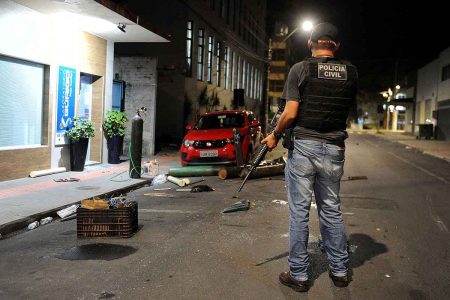 Madrugada de tensão e tiroteio na cidade de Criciúma, com assalto a dois bancos no centro da cidade e dissipou o medo na população. Explosivos usados para assalto