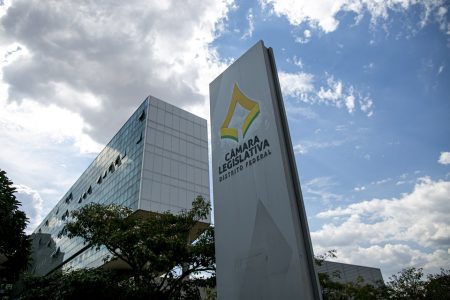 Placa com nome da Câmara Legislativa do DF
