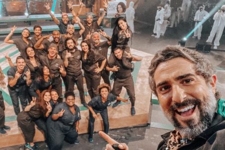 Mion posta foto com todos os peões