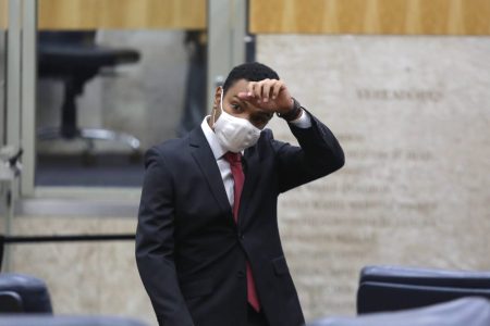 Vereador Fernando Holiday (Patriota), durante posse no plenário da Câmara Municipal de São Paulo